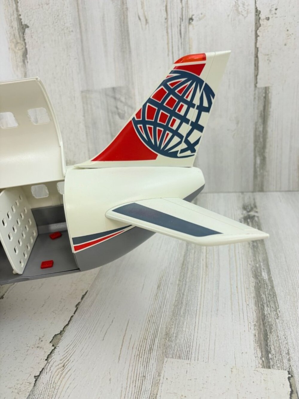 Playmobil 4310 Pacific Airlines Cargo Air Plane with Pilot and Flight Attendant - Picture 11 of 16